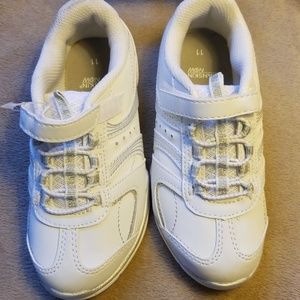 New Girl's White Danskin Sneaker (sz 11)